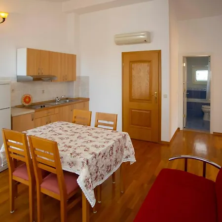 Lobora Apartment *