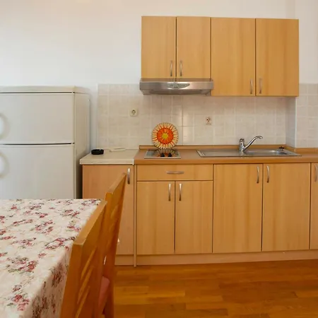 Apartment Lobora *