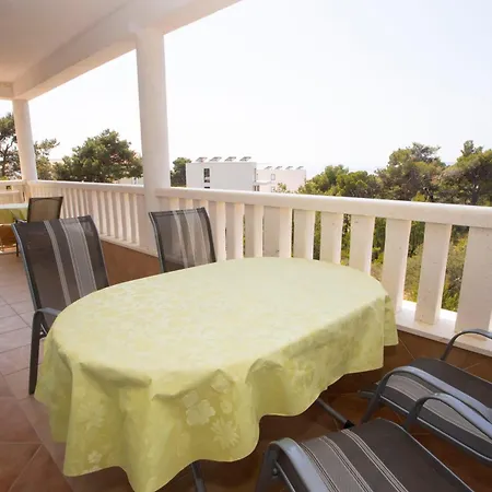 Apartment Lobora